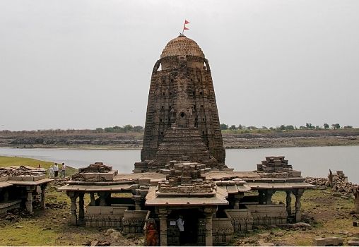 Palasnath Hemadpanthi Mandir